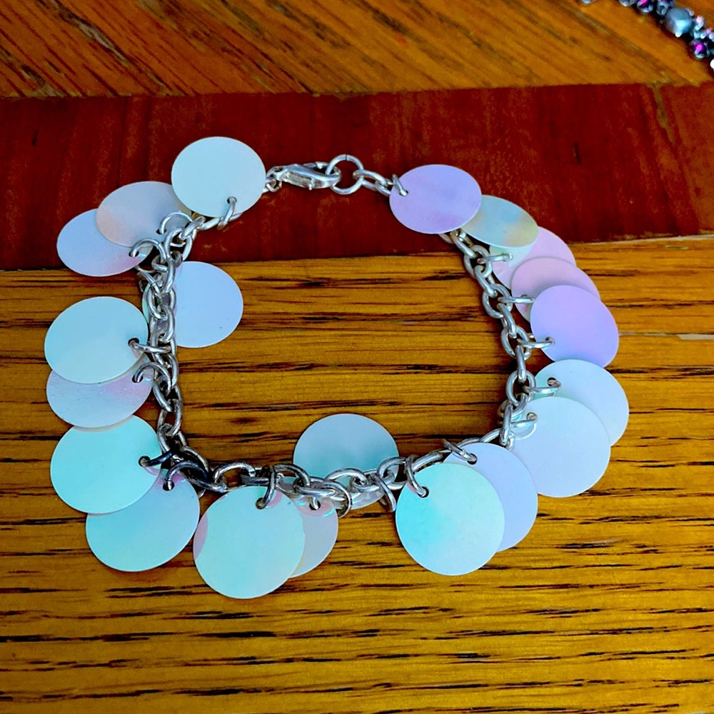 chain link bracelet with iridescent circles